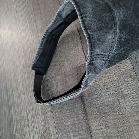 Woman's gray washed visor - Picture 3 of 8